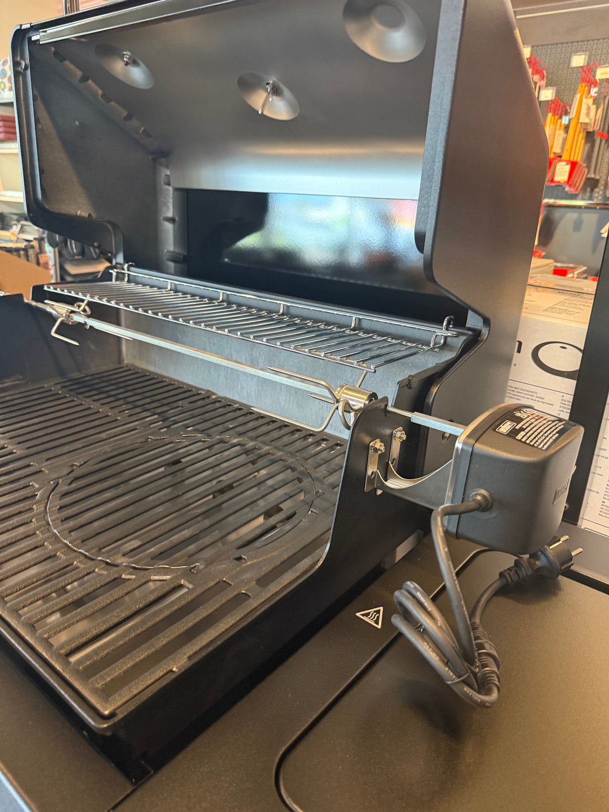 Weber® Genesis® E-330WR Stealth Gasgrill inkl. Drehspieß