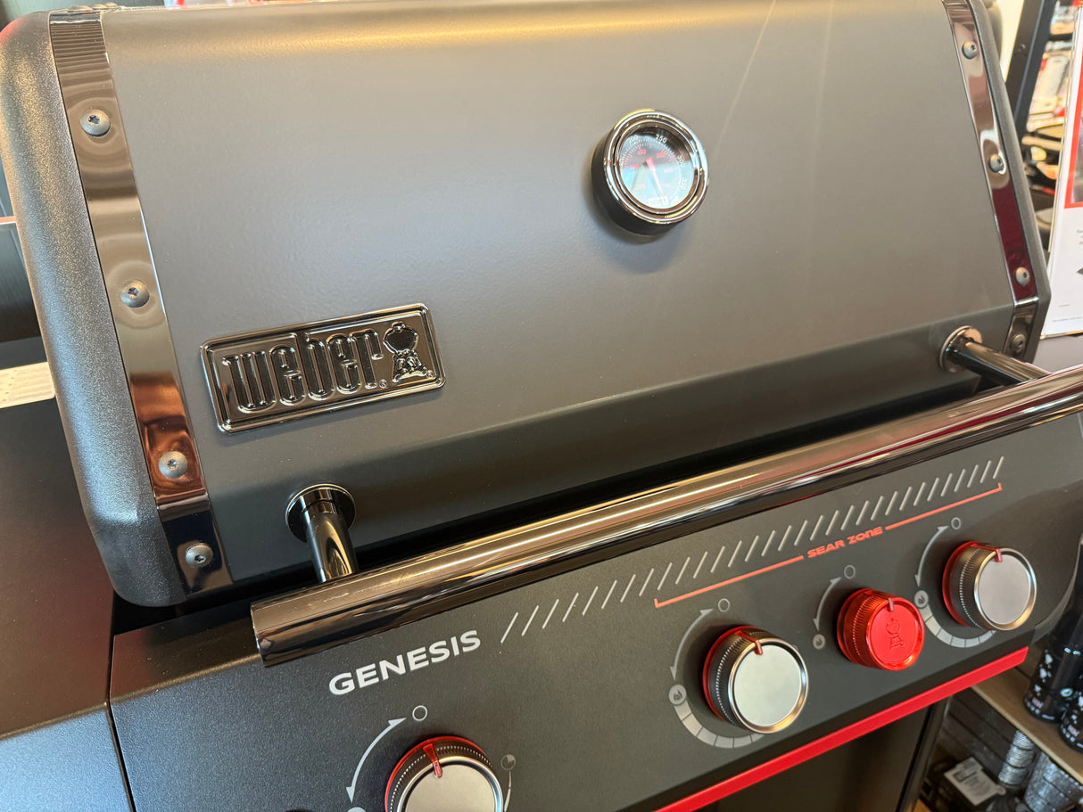 Weber® Genesis® E-330WR Stealth Gasgrill inkl. Drehspieß