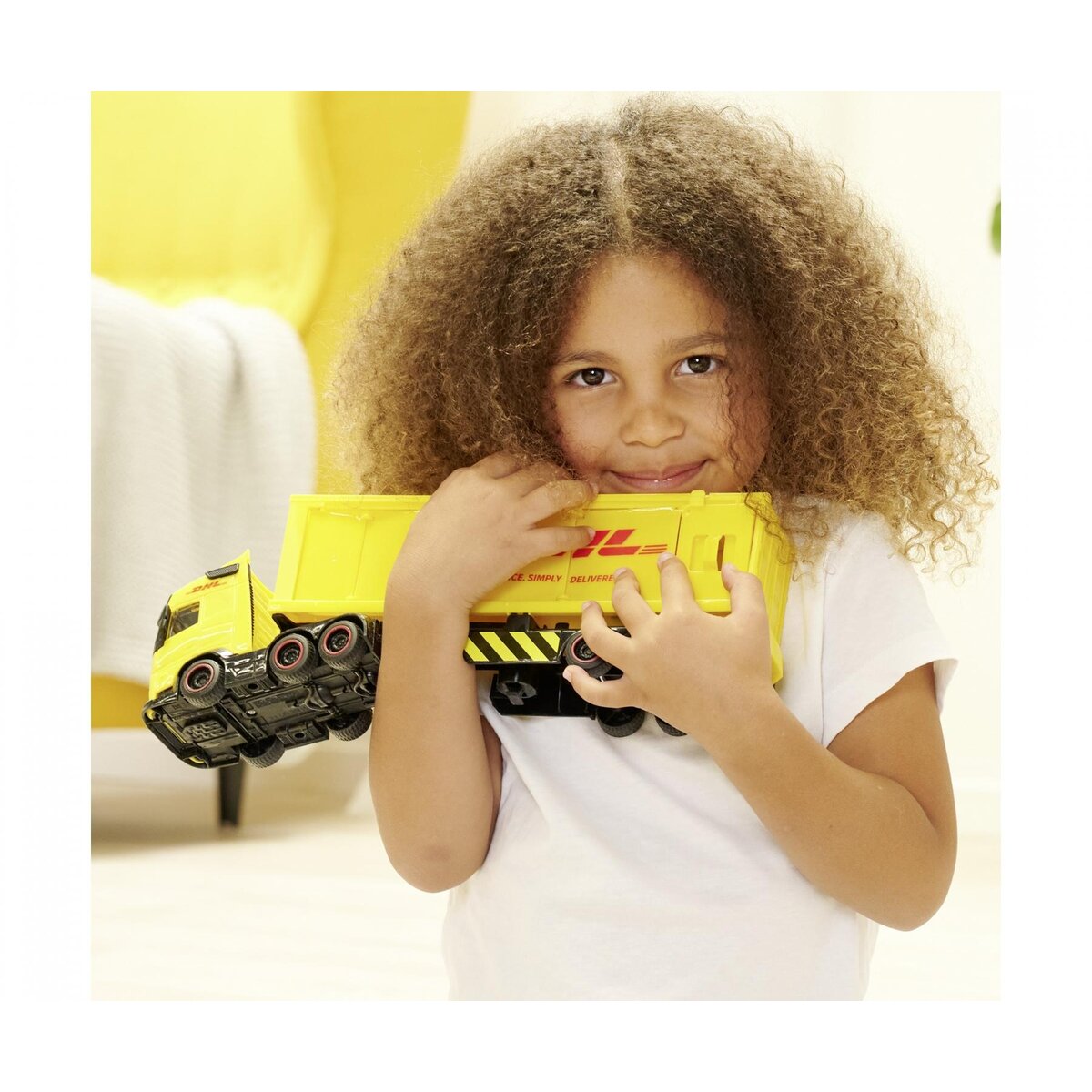 dickie-toys-dhl-truck-7C6054226.jpg