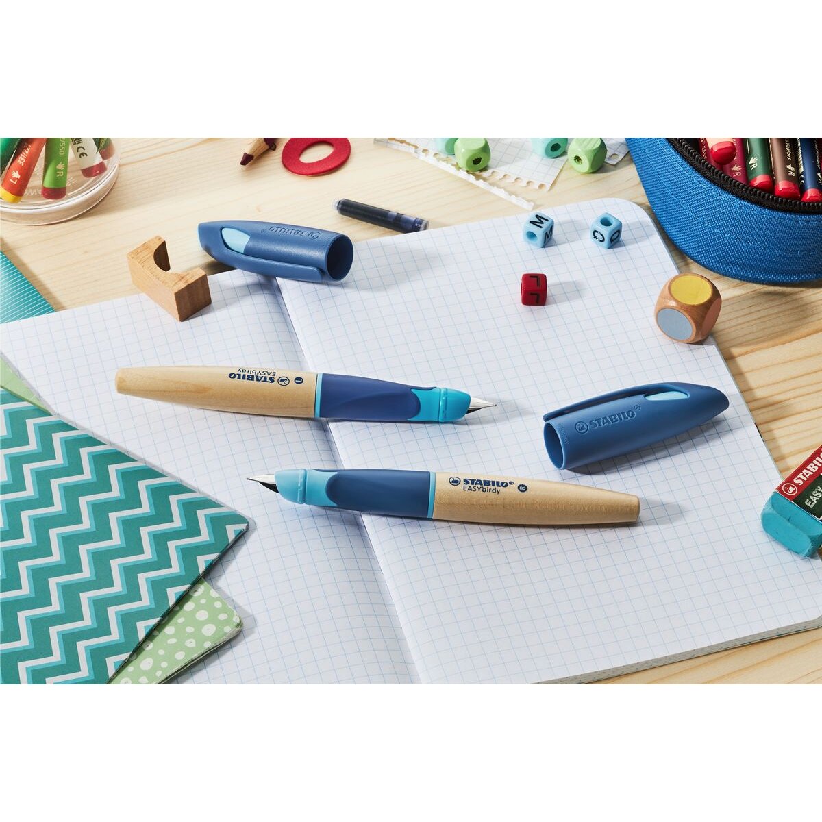 Schulfüller ergonomisch für Linkshänder mit Anfänger-Feder A - STABILO EASYbirdy Timber in blau - inkl. Patrone