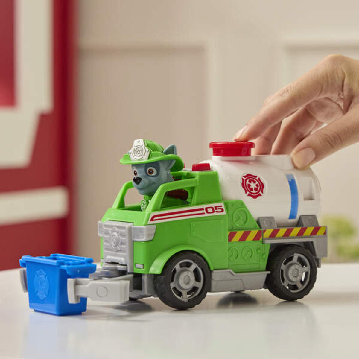 spin-master-paw-patrol-fire-B0F0596A7.jpg