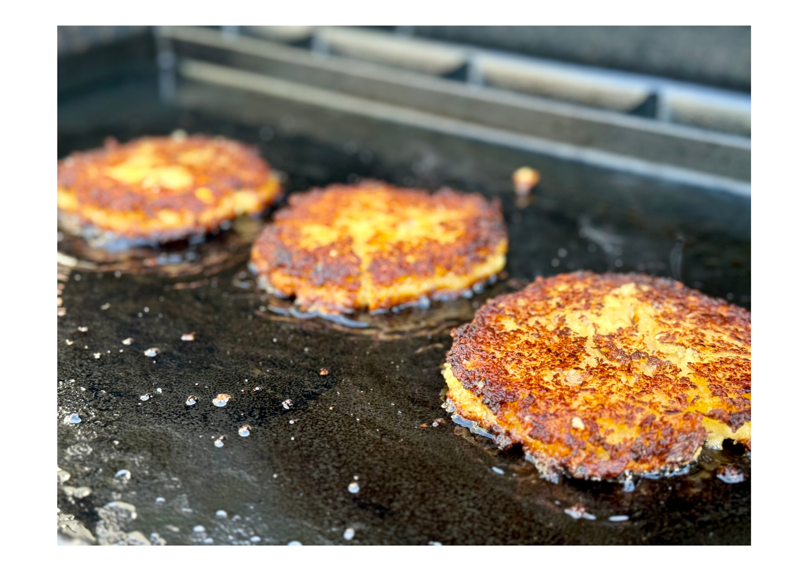 Vegane Steckrüben-Kartoffelpuffer vom Planchagrill – Rezept