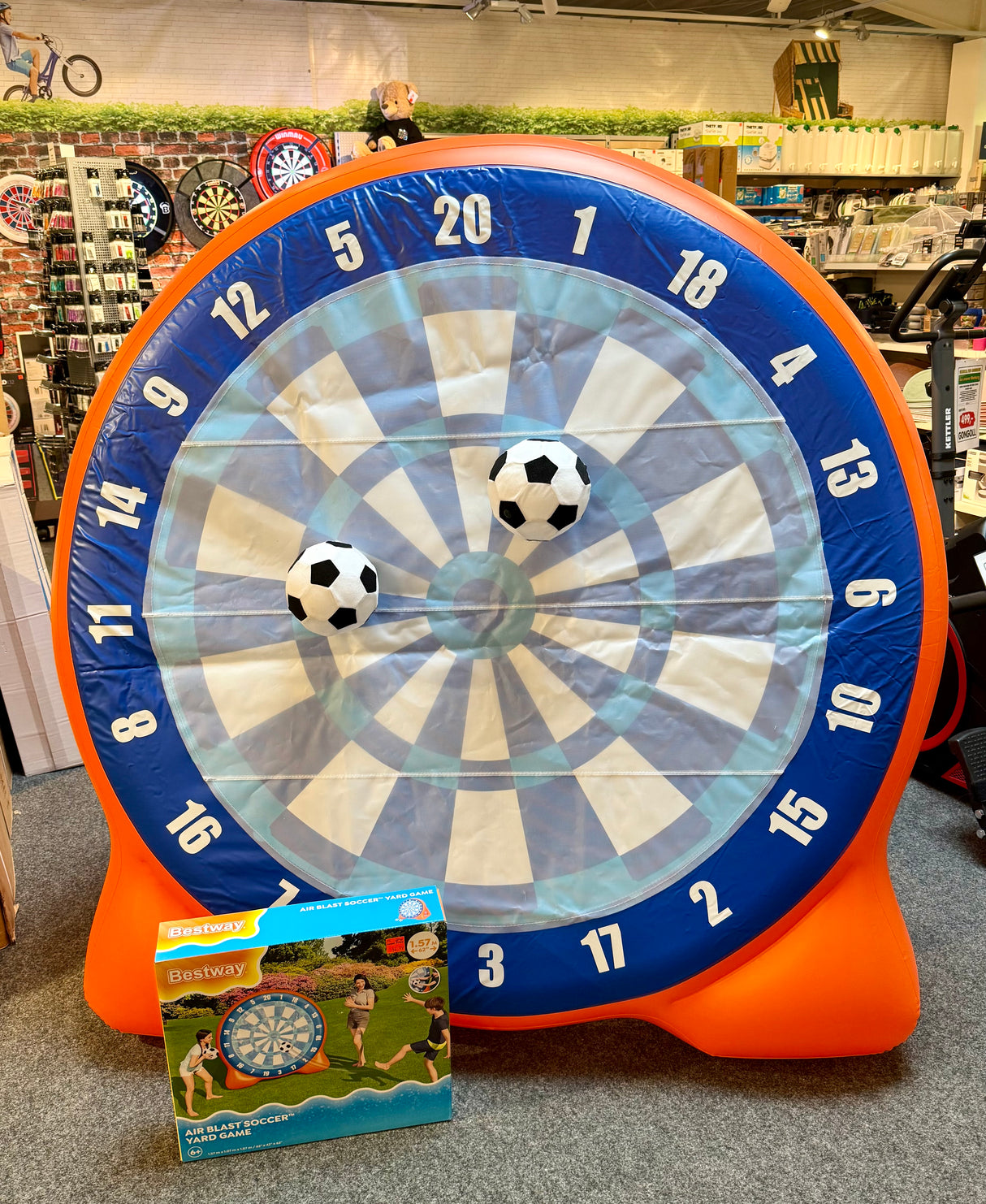 Bestway Fußball-Dartscheibe 157x107x157cm